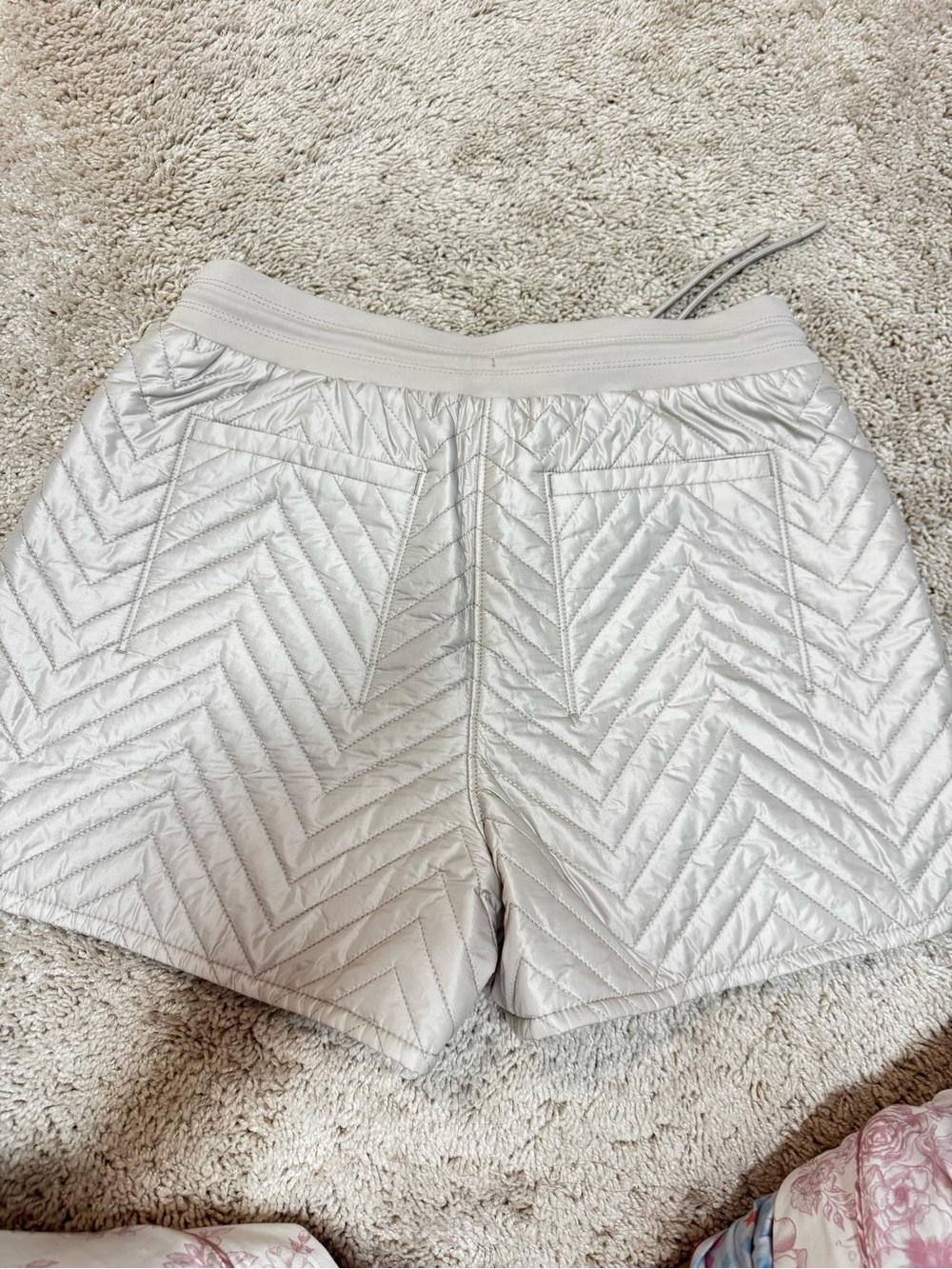 Athleta Quilted Chevron Women's Shorts in Light Beige